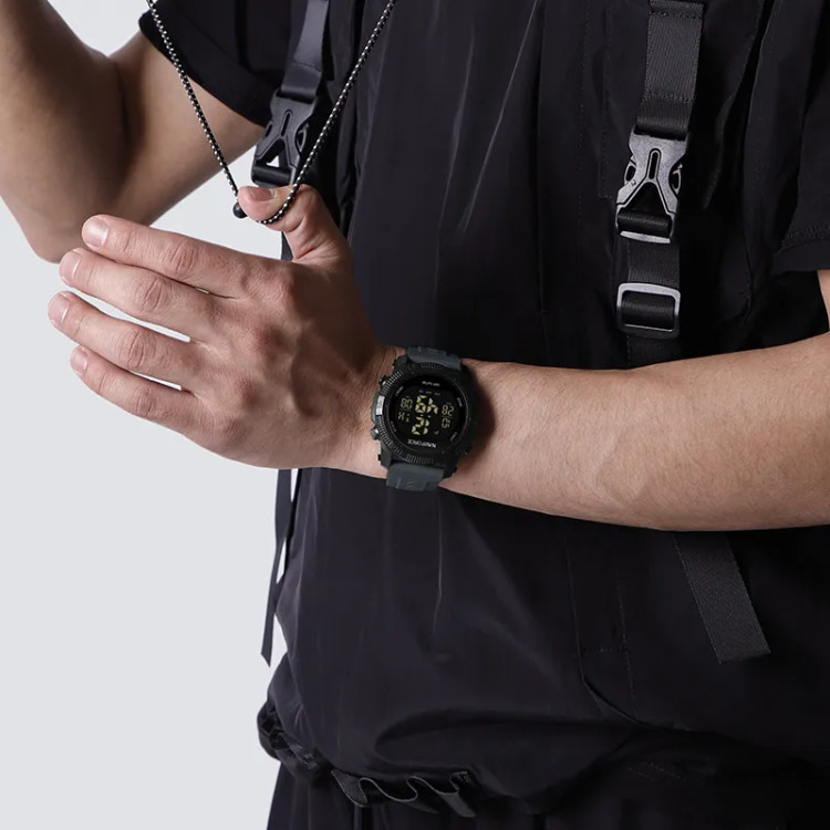 ساعت مچی دیجیتال نیوی فورس مدل NF7104 با بند طوسی و قاب مشکی اسپرت