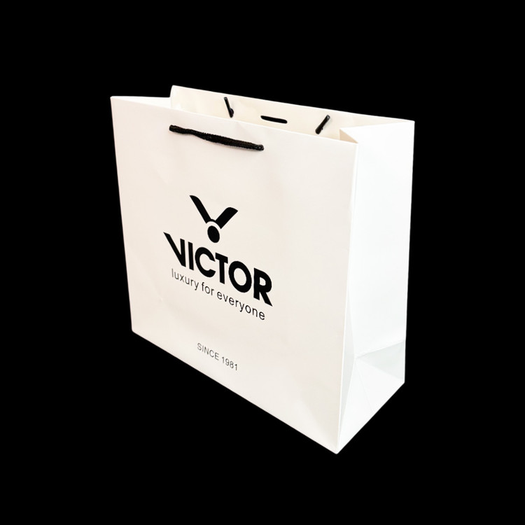ساعت مچی زنانه ویکتور مدل V5769-02 با قاب مستطیلی طلایی، صفحه آبی سرمهای جذاب و بند فلزی لوکس