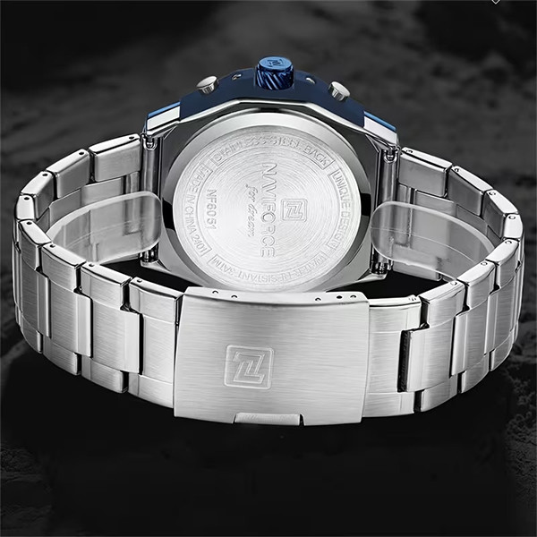 ساعت مچی مردانه نیوی فورس مدل NF8051 با بند استیل نقرهای، قاب ترکیبی آبی و نقرهای، صفحه جذاب، مجهز به کرنوگراف و موتور ژاپنی
